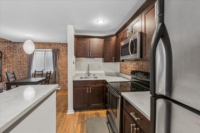 6118 N Hermitage Avenue A, Chicago, IL 60660