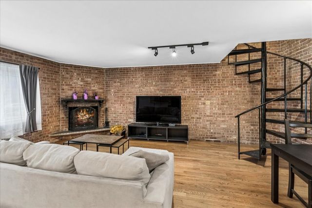 6118 N Hermitage Avenue A, Chicago, IL 60660