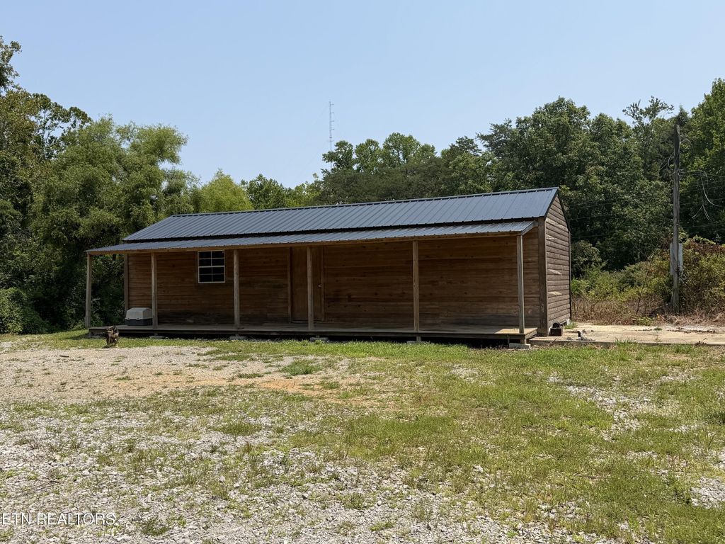 112 State Garage Rd, Jamestown, TN 38556