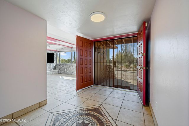 800 E Camino De Fray Marcos, Tucson, AZ 85718