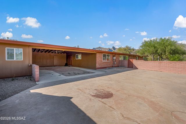 800 E Camino De Fray Marcos, Tucson, AZ 85718