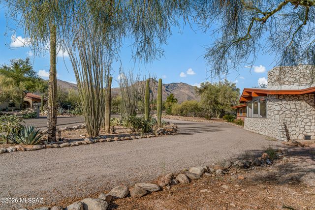 800 E Camino De Fray Marcos, Tucson, AZ 85718