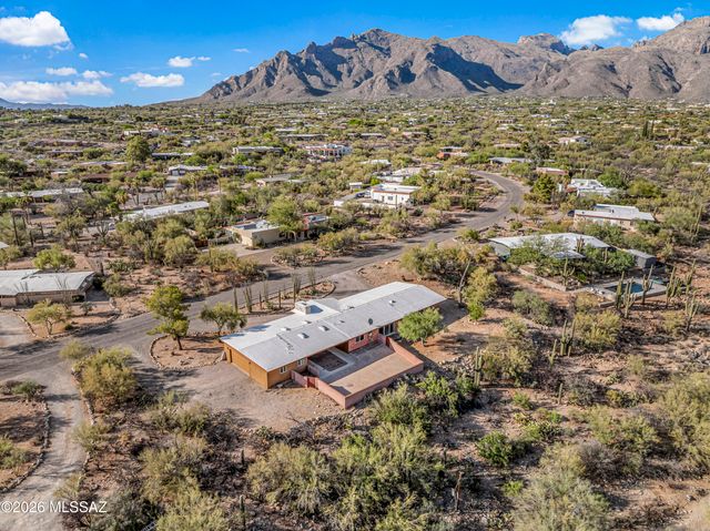800 E Camino De Fray Marcos, Tucson, AZ 85718