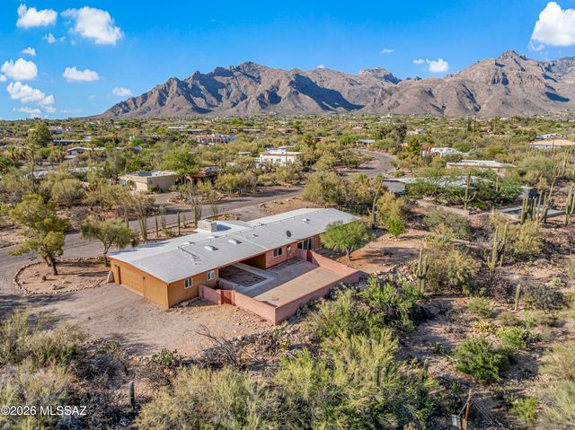 800 E Camino De Fray Marcos, Tucson, AZ 85718