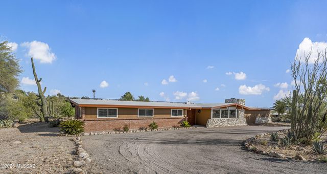 800 E Camino De Fray Marcos, Tucson, AZ 85718