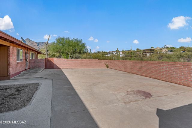 800 E Camino De Fray Marcos, Tucson, AZ 85718