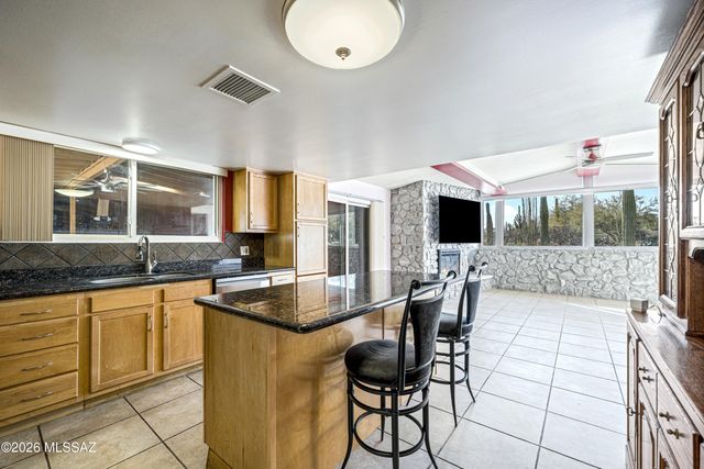 800 E Camino De Fray Marcos, Tucson, AZ 85718