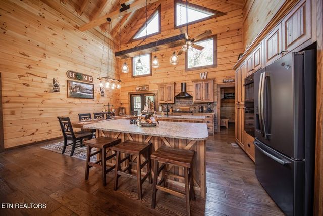 961 Tomahawk Rd, Cosby, TN 37722