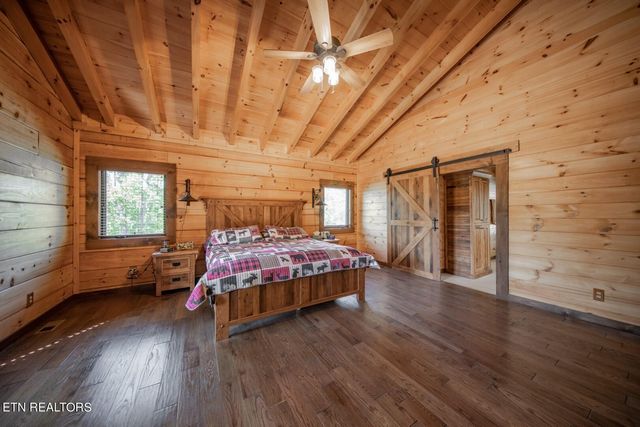961 Tomahawk Rd, Cosby, TN 37722