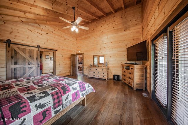 961 Tomahawk Rd, Cosby, TN 37722