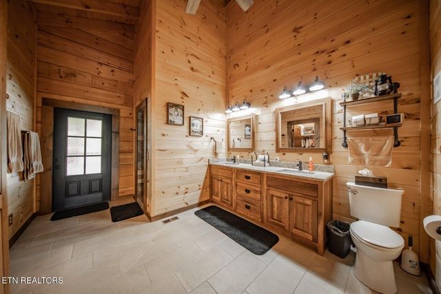 961 Tomahawk Rd, Cosby, TN 37722