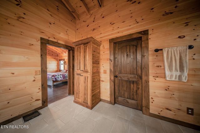 961 Tomahawk Rd, Cosby, TN 37722