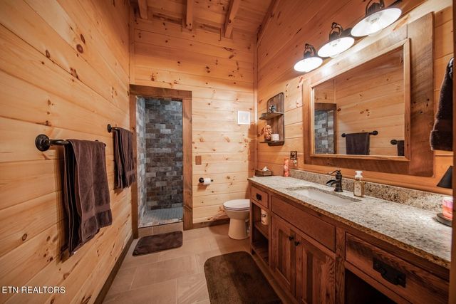 961 Tomahawk Rd, Cosby, TN 37722