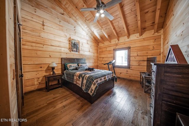 961 Tomahawk Rd, Cosby, TN 37722
