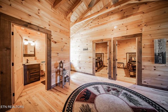 961 Tomahawk Rd, Cosby, TN 37722