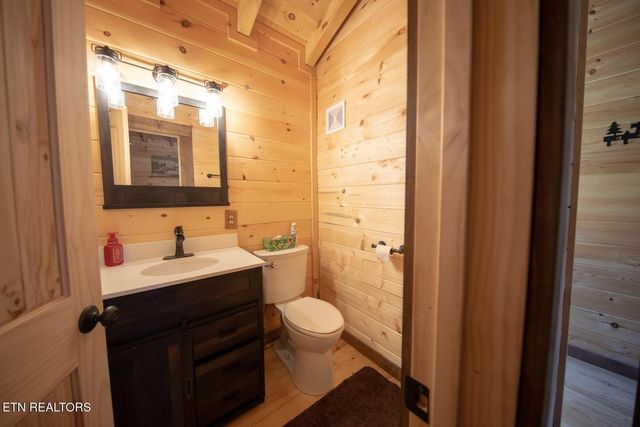 961 Tomahawk Rd, Cosby, TN 37722