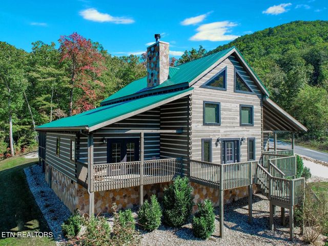961 Tomahawk Rd, Cosby, TN 37722