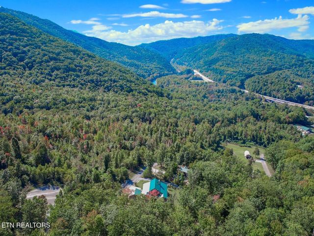 961 Tomahawk Rd, Cosby, TN 37722