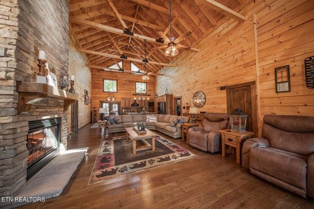 961 Tomahawk Rd, Cosby, TN 37722
