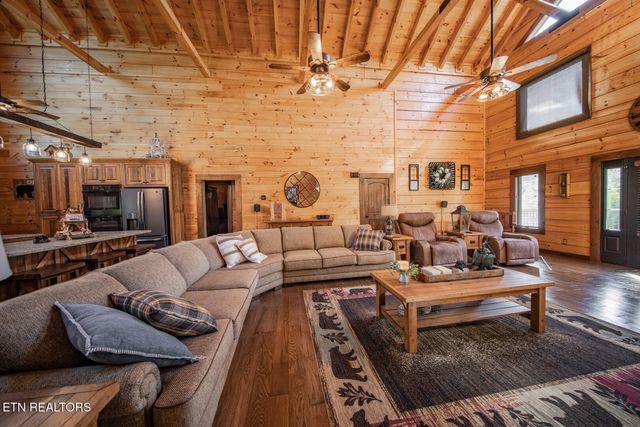 961 Tomahawk Rd, Cosby, TN 37722