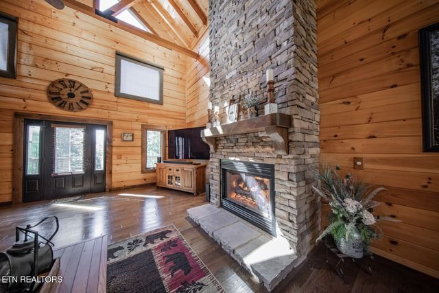961 Tomahawk Rd, Cosby, TN 37722