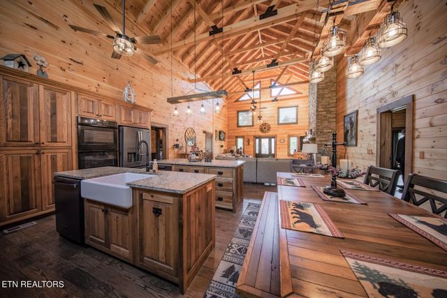 961 Tomahawk Rd, Cosby, TN 37722