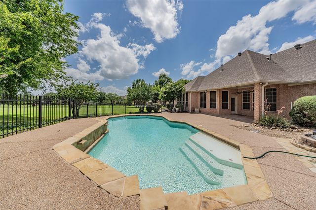 1049 Van Zandt Court, Haslet, TX 76052