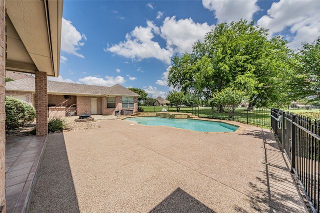 1049 Van Zandt Court, Haslet, TX 76052