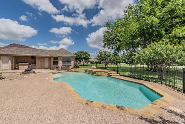 1049 Van Zandt Court, Haslet, TX 76052