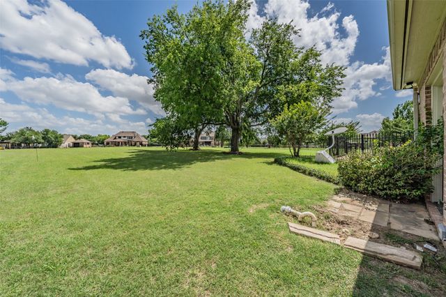 1049 Van Zandt Court, Haslet, TX 76052
