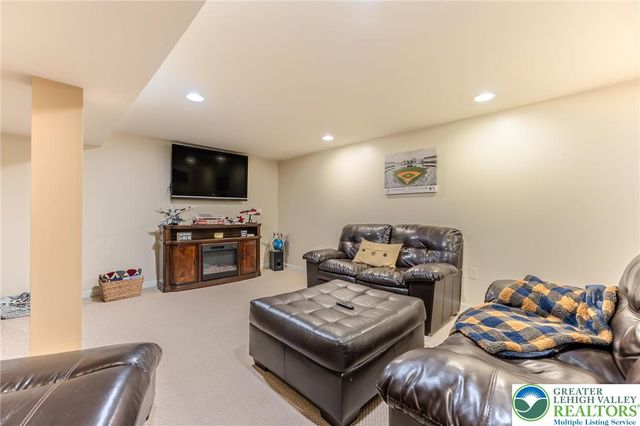 1597 Cambridge Drive, Lower Macungie Twp, PA 18062