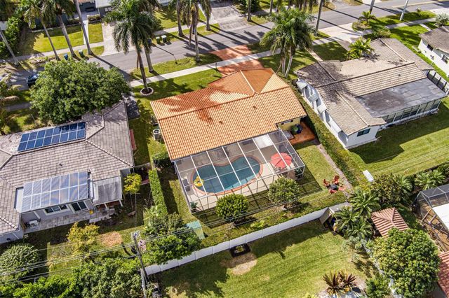 1017 NE 4th Street, Hallandale Beach, FL 33009