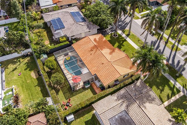 1017 NE 4th Street, Hallandale Beach, FL 33009