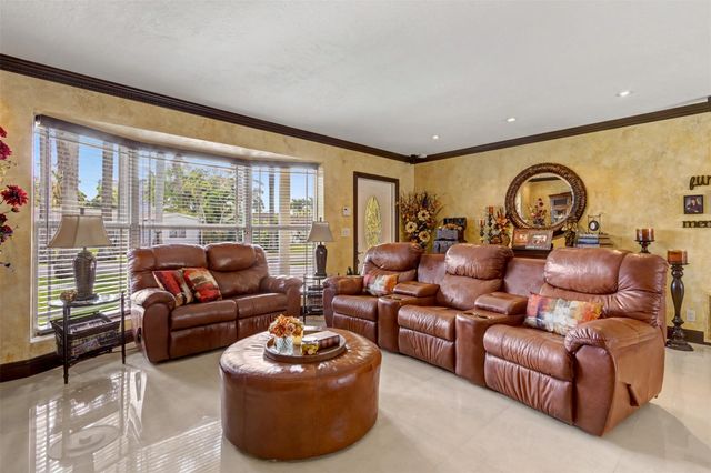 1017 NE 4th Street, Hallandale Beach, FL 33009