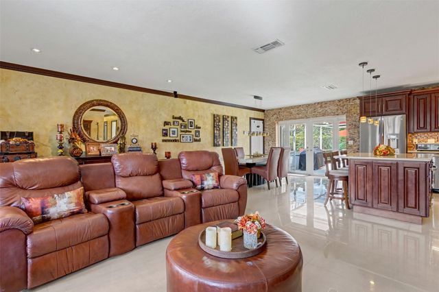 1017 NE 4th Street, Hallandale Beach, FL 33009