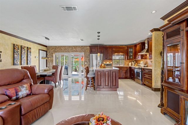 1017 NE 4th Street, Hallandale Beach, FL 33009