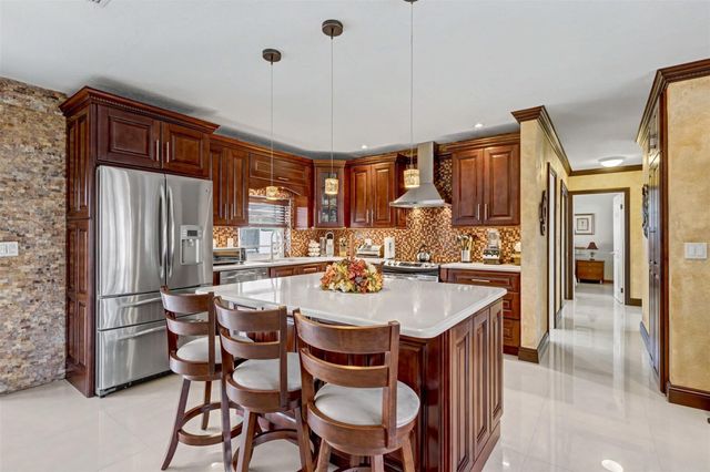 1017 NE 4th Street, Hallandale Beach, FL 33009