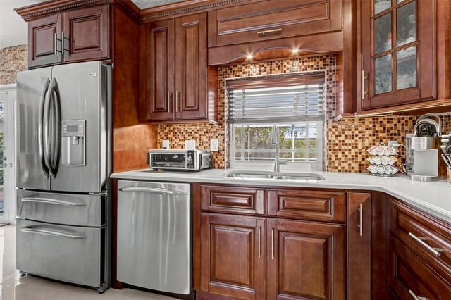 1017 NE 4th Street, Hallandale Beach, FL 33009