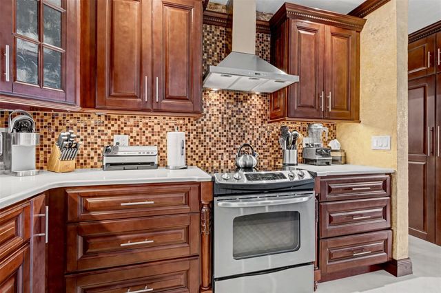 1017 NE 4th Street, Hallandale Beach, FL 33009