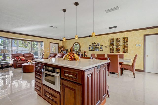 1017 NE 4th Street, Hallandale Beach, FL 33009