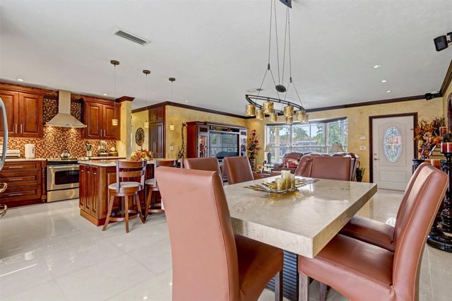 1017 NE 4th Street, Hallandale Beach, FL 33009