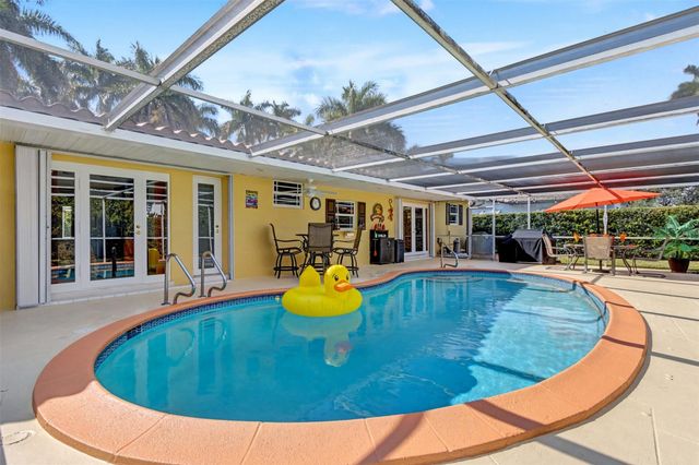 1017 NE 4th Street, Hallandale Beach, FL 33009