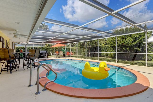 1017 NE 4th Street, Hallandale Beach, FL 33009