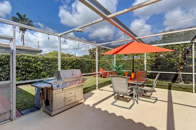 1017 NE 4th Street, Hallandale Beach, FL 33009