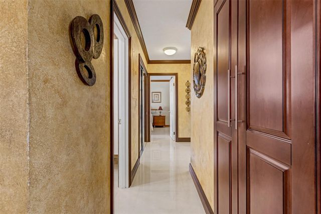 1017 NE 4th Street, Hallandale Beach, FL 33009