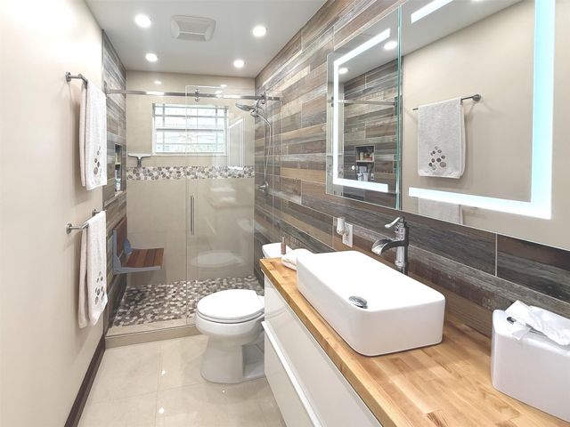 1017 NE 4th Street, Hallandale Beach, FL 33009