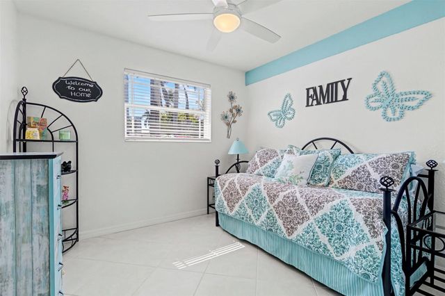 1017 NE 4th Street, Hallandale Beach, FL 33009