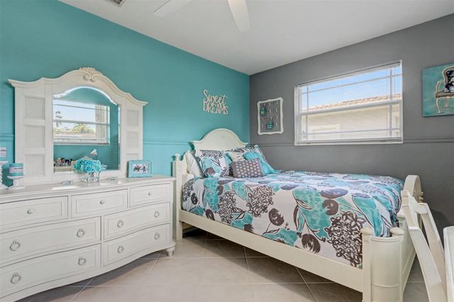 1017 NE 4th Street, Hallandale Beach, FL 33009