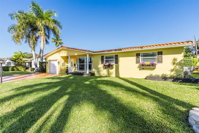 1017 NE 4th Street, Hallandale Beach, FL 33009