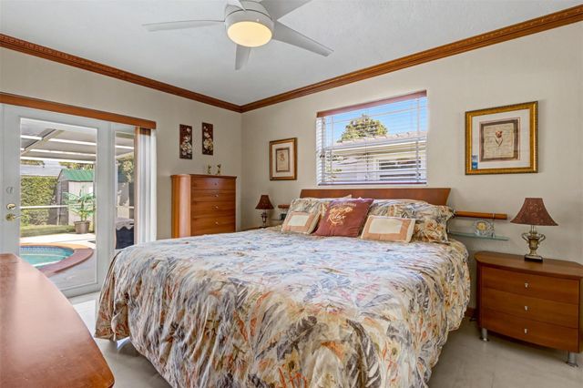 1017 NE 4th Street, Hallandale Beach, FL 33009